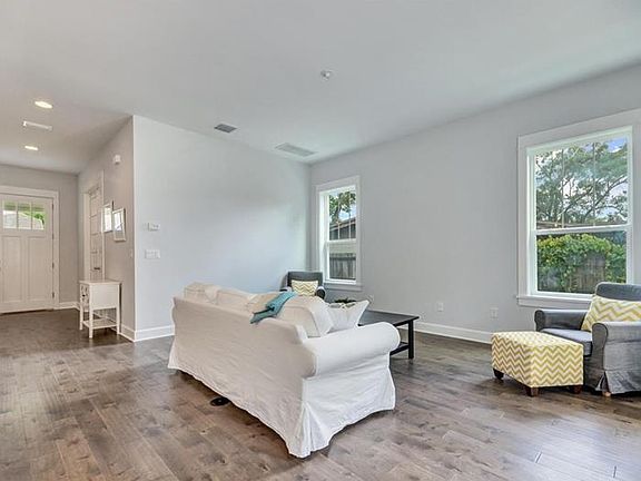 4th image of 5916 N Dexter Ave