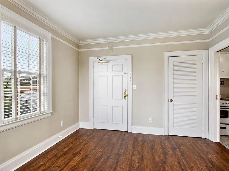 419 E Broughton St #4 — Photo 2