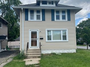 940 S 4th St, Aurora, IL 60505