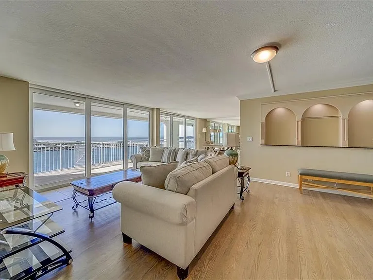675 S Gulfview Blvd #Penthouse 1 — Photo 5