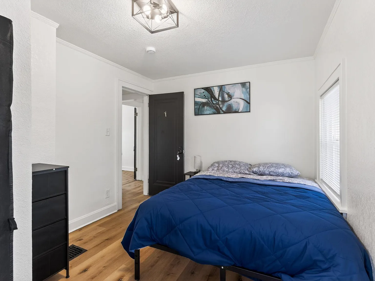 4 bed, 3.0 bath, 2200 sqft, $728 — Photo 2