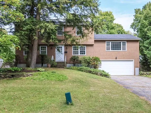 22 Sandalwood Road, South Burlington, VT 05403