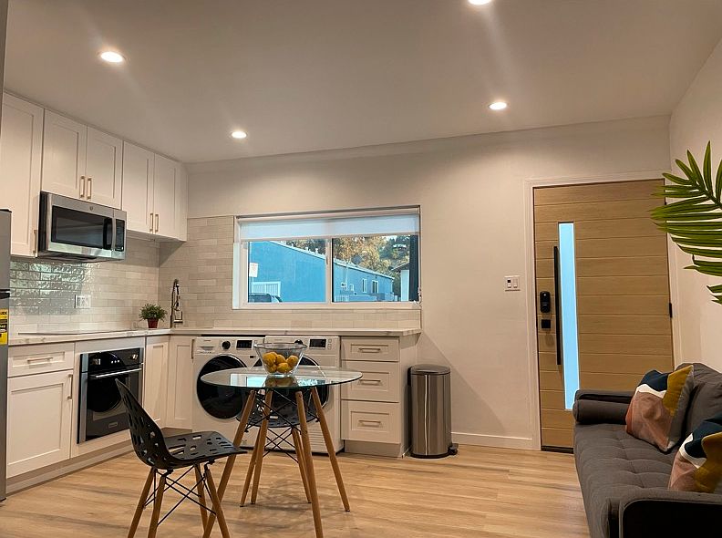 1st image of 3623 Fletcher Dr #1/4