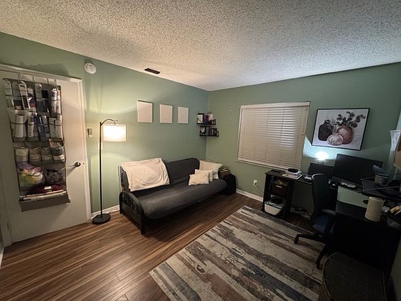 5th image of 3117 Sir Hamilton Cir #1