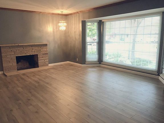 2nd image of 3385 Thompson Ave