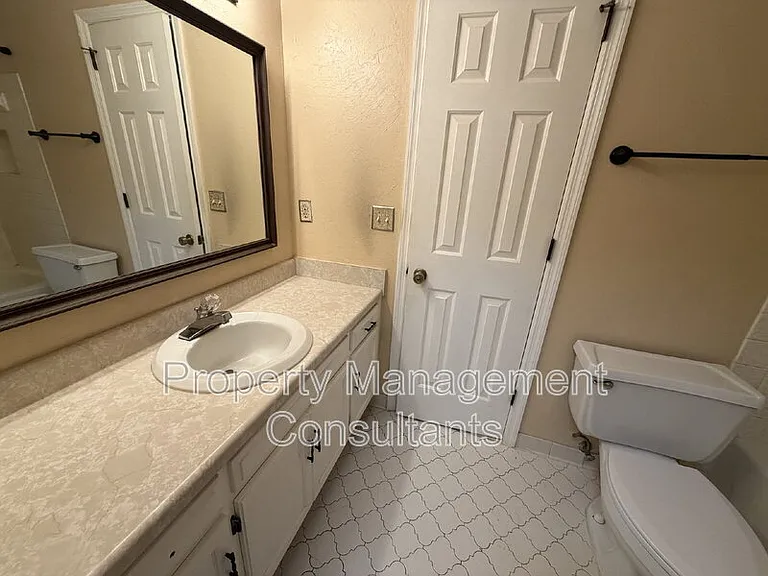 2083 Woodlawn Dr SW — Photo 11