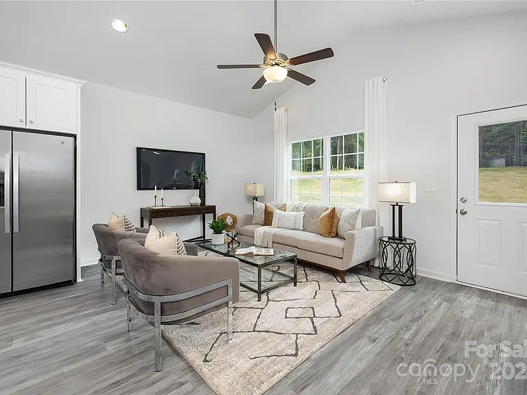 3905 Oakwood Rd — Photo 7