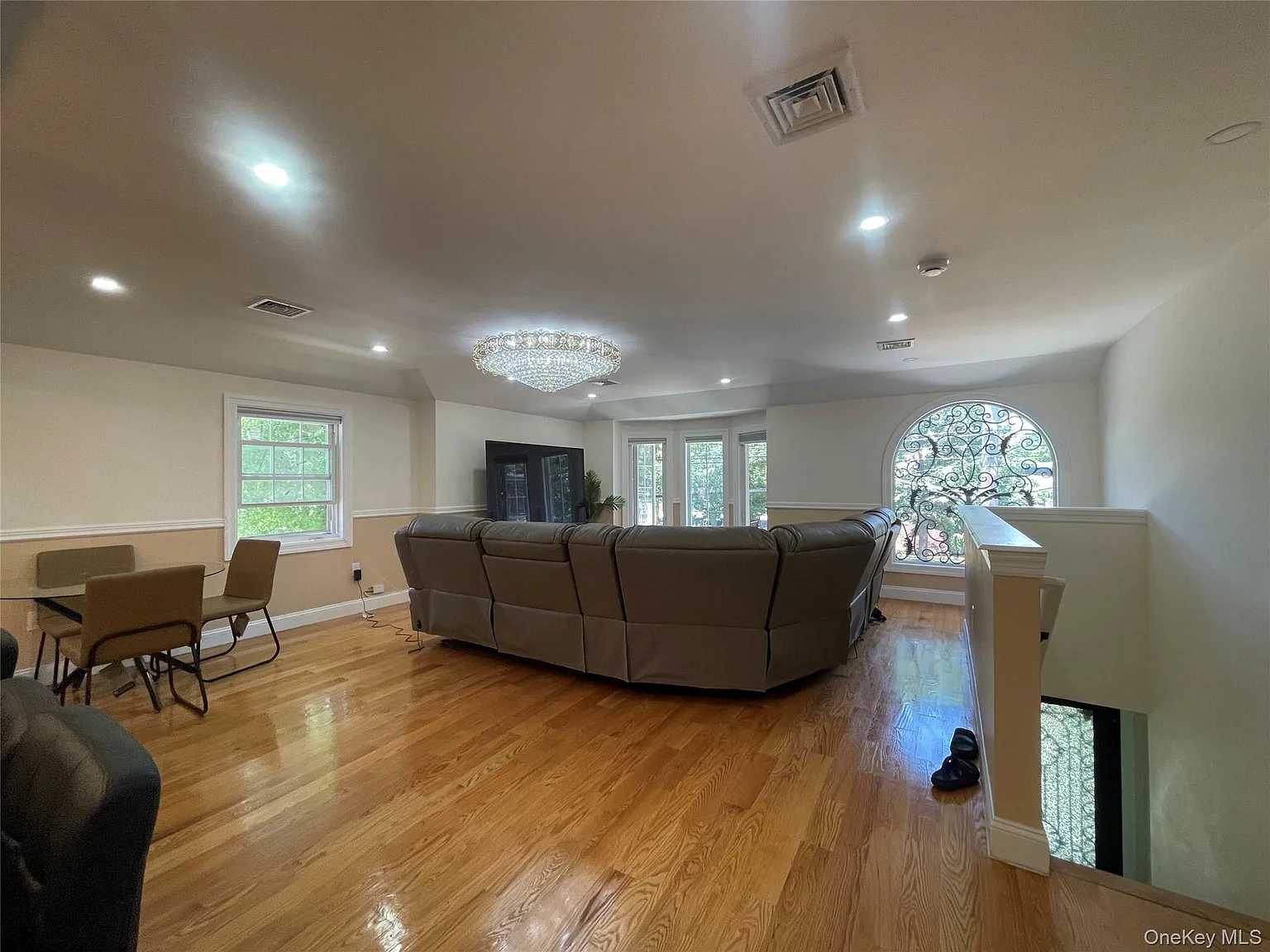 5 bed, 3.0 bath, 1798 sqft, $5,500 — Photo 2