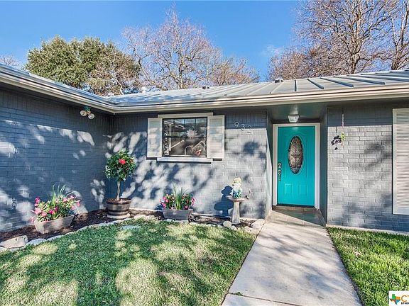 3rd image of 932 Hideaway Cir