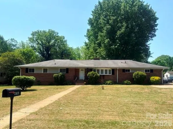 2819 Gardner Park Dr, Gastonia, NC 28054