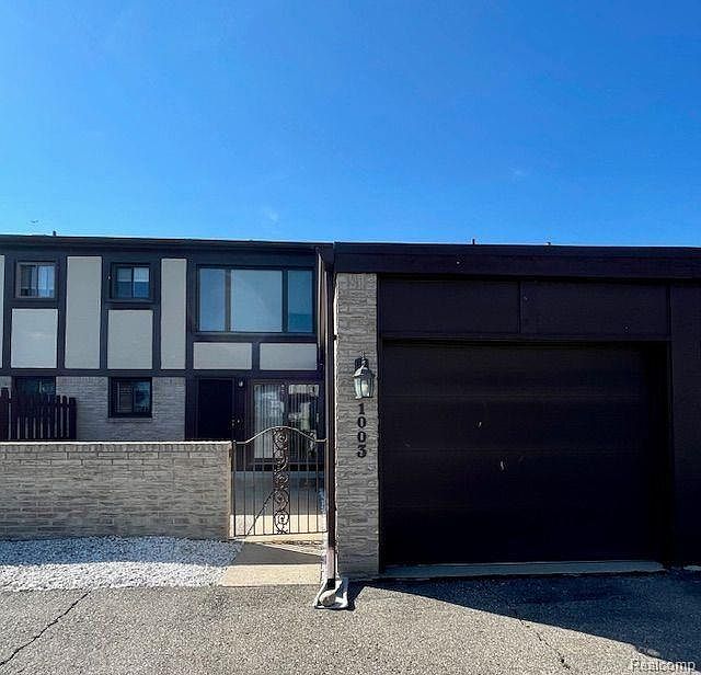1st image of 1003 Country Club Dr