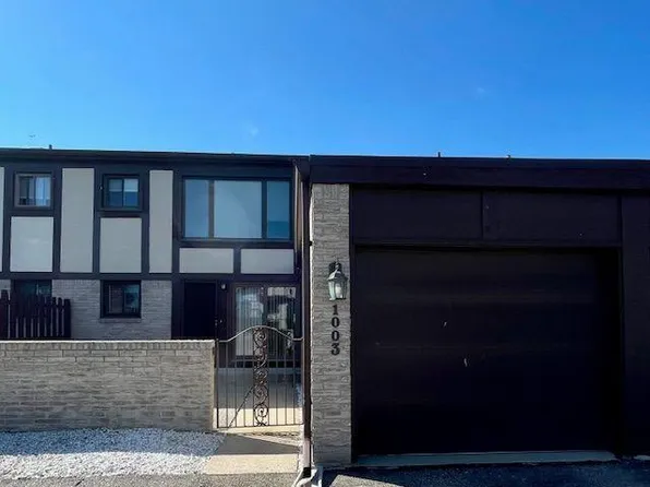 1003 Country Club Dr, Saint Clair Shores, MI 48082