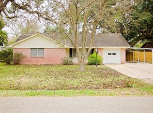 439 Southern Oaks Dr, Lake Jackson, TX 77566