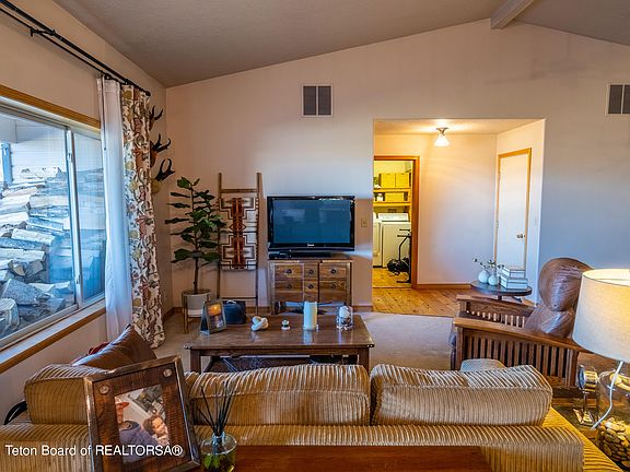 3rd image of 317 Snake River Dr