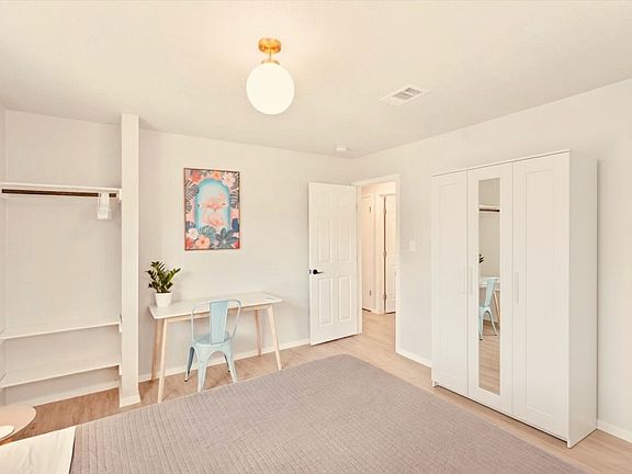 4th image of 1107 Desirable Dr