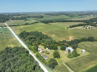 4617 Durow Rd, Center Point, IA 52213