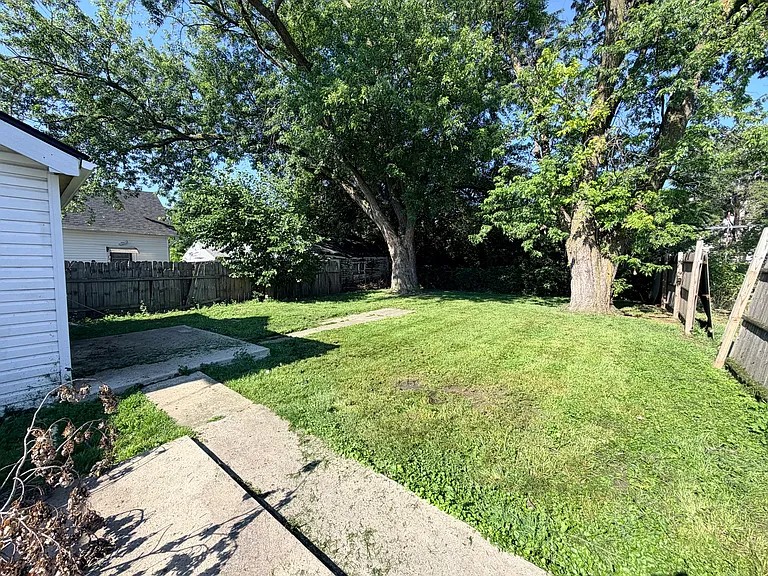 1304 Utah St — Photo 31