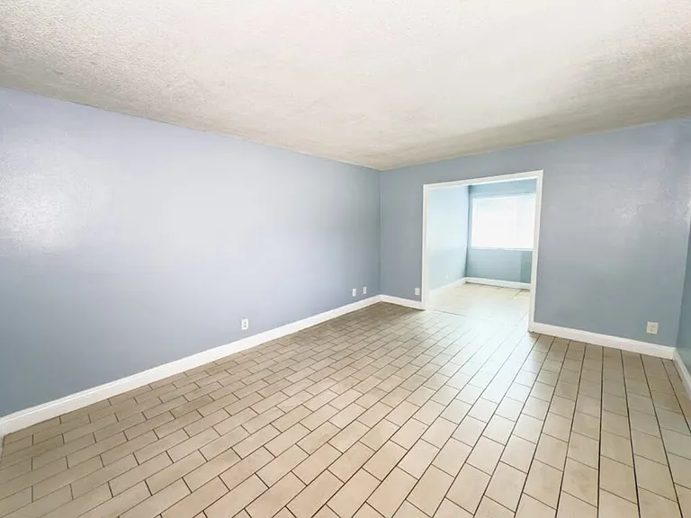 3556 Sanborn Ave #B — Photo 5