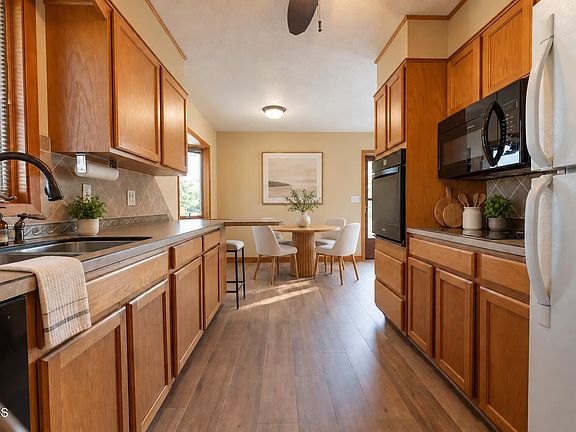 4th image of 806 N 28th St
