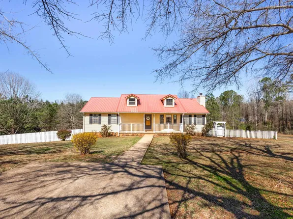 726 Arrowhead Ln, Talladega, AL 35160