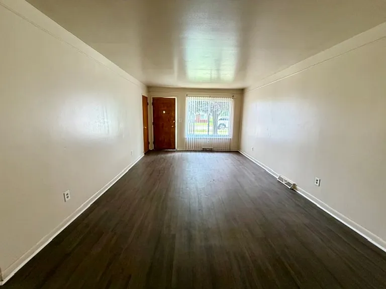212 Arcola St — Photo 3