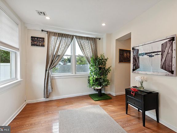 3rd image of 312 Krams Ave