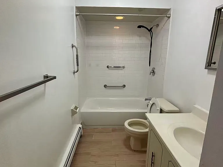 82 Seymour Ave #1 — Photo 4