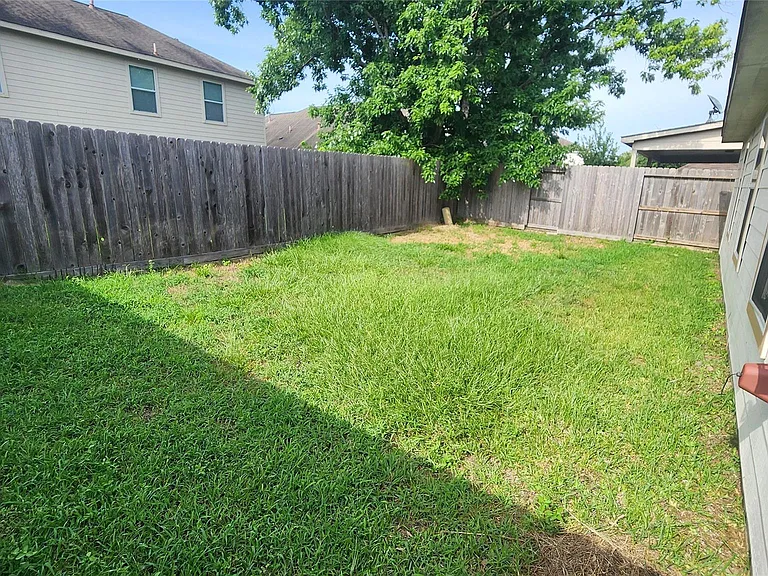 12311 Carriage Oak Cir — Photo 35