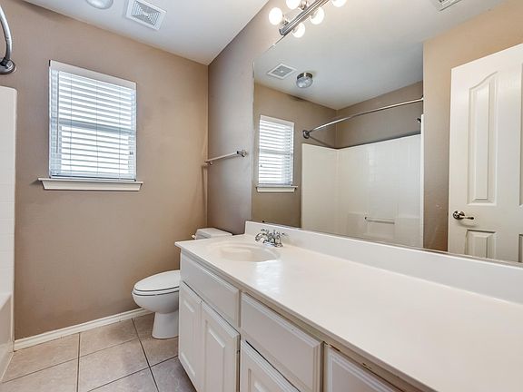 4th image of 3516 Pendery Ln