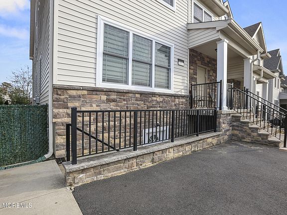 4th image of 119 N Zinfandel Road