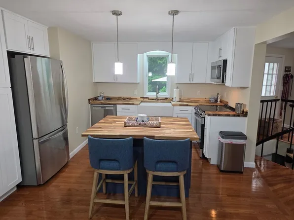 10 Warren Ter, Pembroke, MA 02359