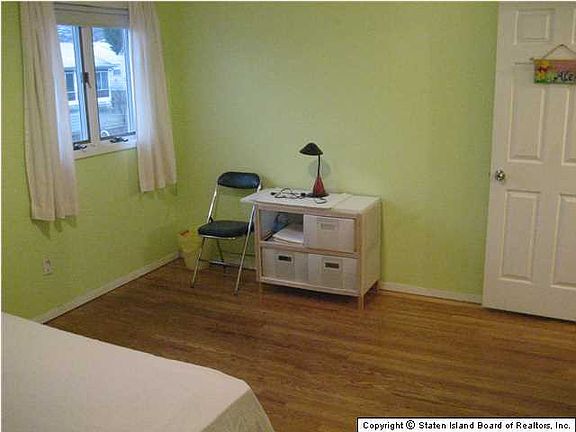 5th image of 136 Stobe Ave
