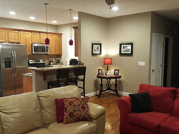 5th image of 635 Glenmore Dr