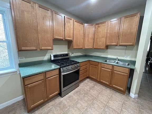 5th image of 1242 W Glenlake Ave