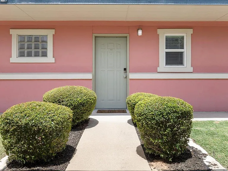 1422 Collier St #103 — Photo 2