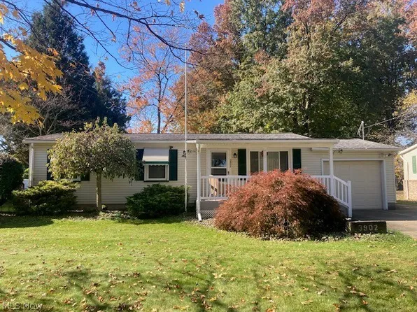 3902 Niles Carver Rd, Mineral Ridge, OH 44440