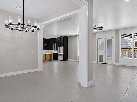 4th image of 15444 Bonita Ln