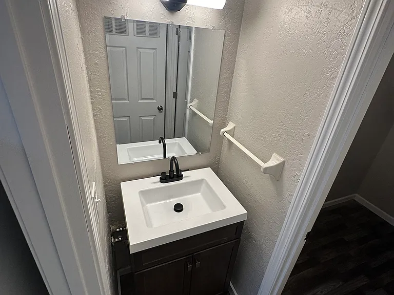 1201 Ada St — Photo 12