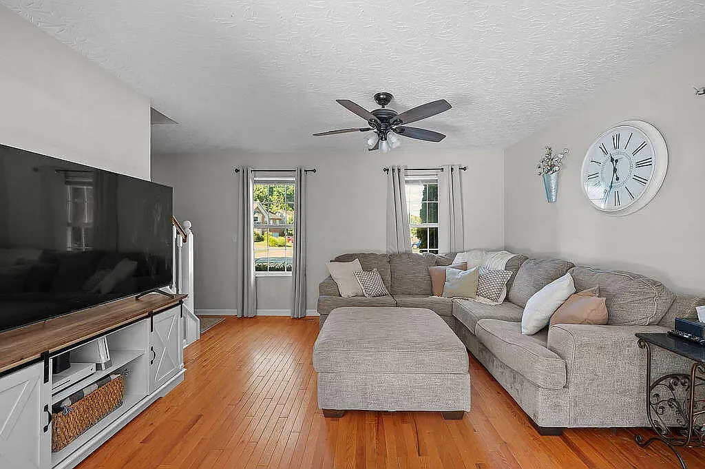 3 bed, 2.5 bath, 1460 sqft, $2,450 — Photo 4