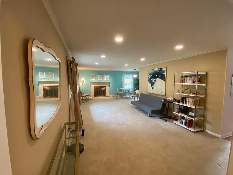 1900 E Windsor Dr — Photo 1