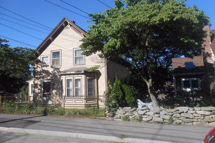 2nd image of 201 Common St