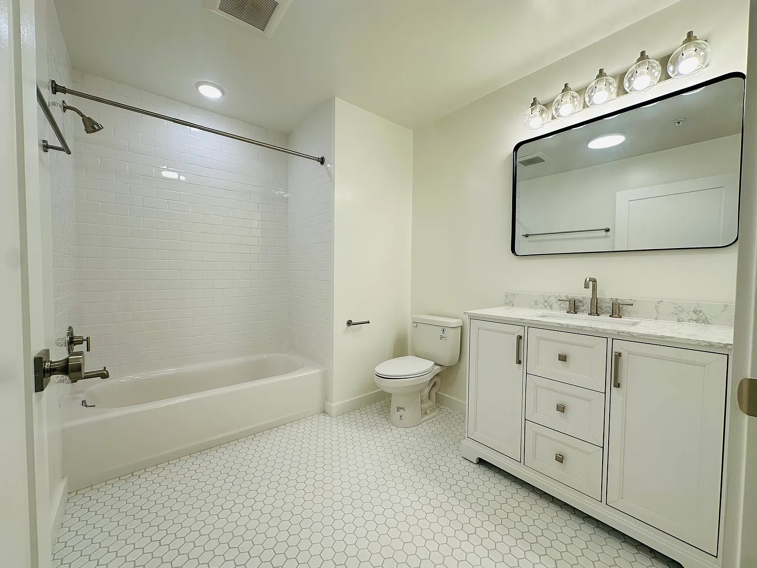 2 bed, $4,150 — Photo 2