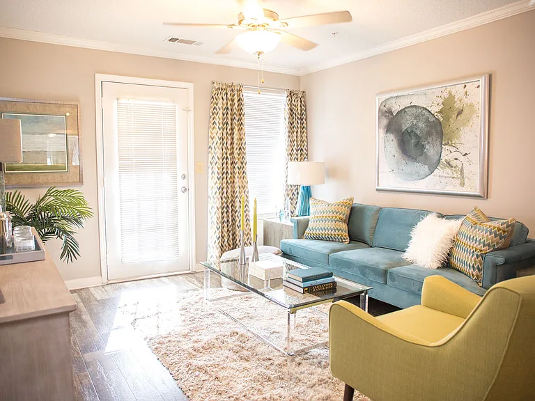 Scarlett Place Apartments — Photo 2