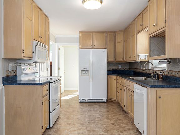 5th image of 6804 Candlewood Ln