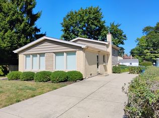 1042 W Central Rd, Mount Prospect, IL 60056