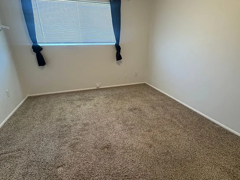 719 E 12100 S — Photo 5