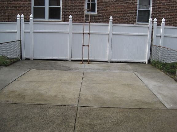 5th image of 5205 39th Ave