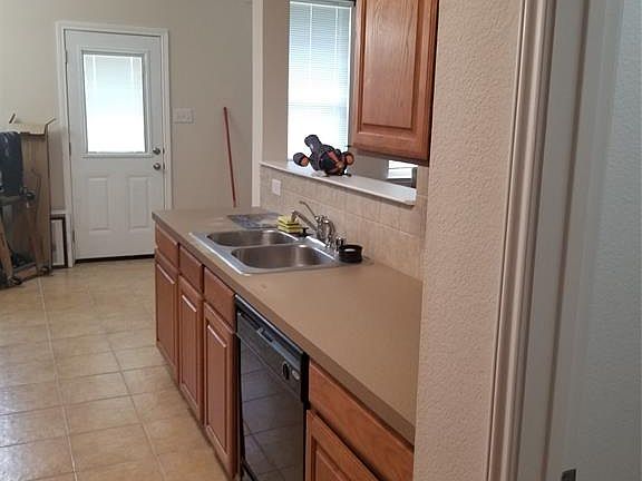 4th image of 1403 Bankston Dr