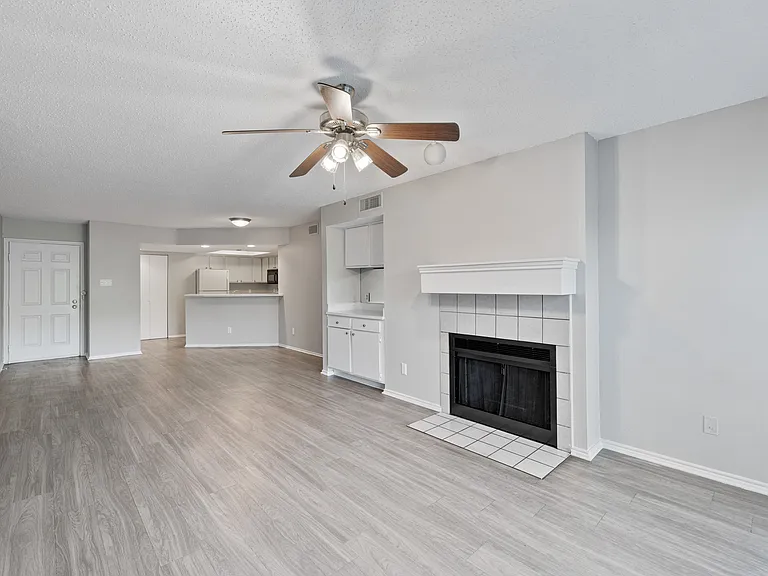 Fairway Greens Apartments — Photo 15