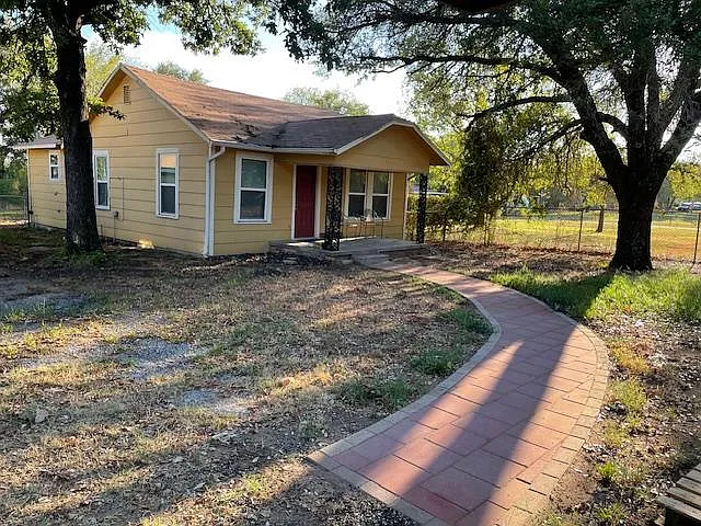2 bed, 1012 sqft, $1,700 — Photo 1